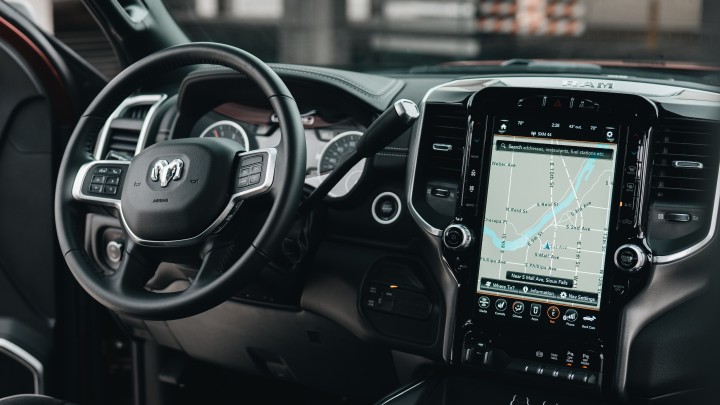 Czy prędkościomierz w aucie się myli? Dlaczego Mapy Google pokazują inną prędkość? - ilustracja #1