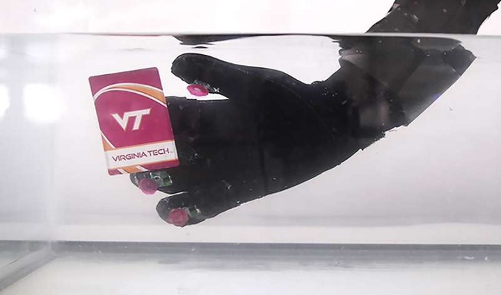 Takich rękawiczek jeszcze nie było, inspirowali się ośmiornicą - ilustracja #1