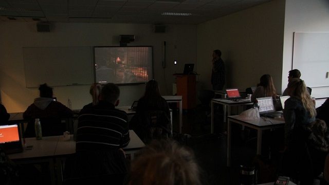 Zajęcia dotyczące etyki w norweskiej szkole Nordahl Grieg. Źródło: NRK.no. - The Walking Dead - przygodówka studia Telltale Games trafiła do norweskiej szkoły - wiadomość - 2014-01-20