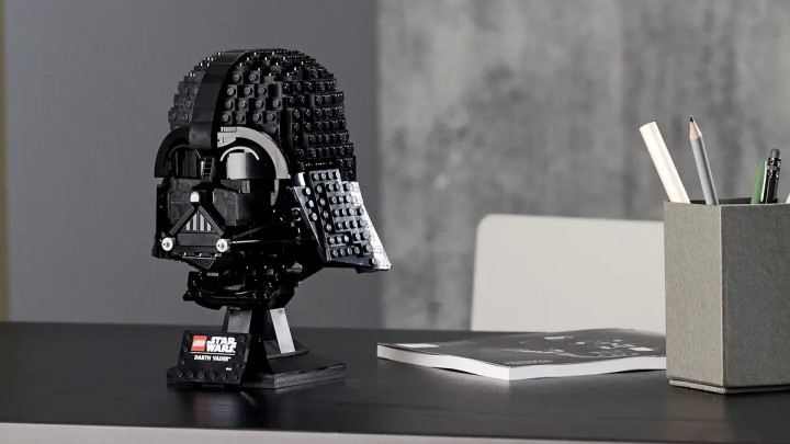 Źródło: LEGO; materiały promocyjne - Darth Vader robi porządki na Amazonie. Hełm Sitha kosztuje prawie 40% mniej - wiadomość - 2025-07-16