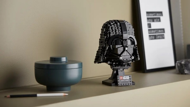 Źródło: LEGO; materiały promocyjne - Darth Vader robi porządki na Amazonie. Hełm Sitha kosztuje prawie 40% mniej - wiadomość - 2025-07-16