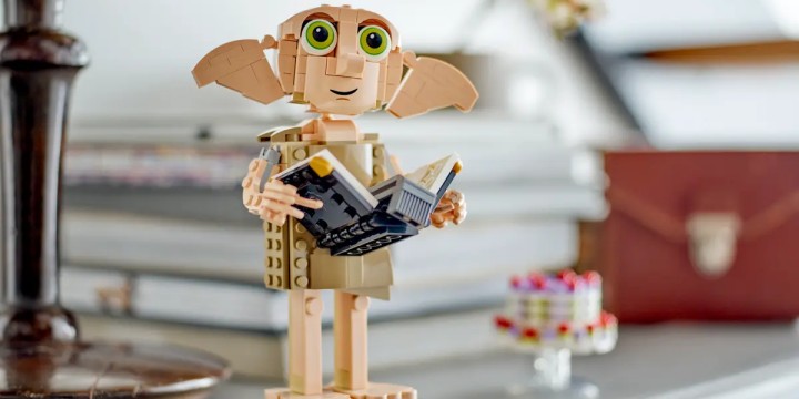 Źródło: LEGO; materiały promocyjne - Moja ulubiona postać z Harry’ego Pottera ma swoją wersję LEGO. Skrzat domowy Zgredek to zestaw, w którym nie sposób się nie zakochać - wiadomość - 2024-04-17