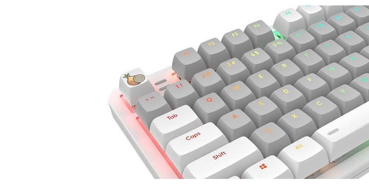 Jest i swojski akcent, a we wnętrzu obudowy kryje się kolejny. Źródło: Dark Project - Ta klawiatura dysponuje możliwościami, jakie widziałbym w każdym sprzęcie - wiadomość - 2025-04-16