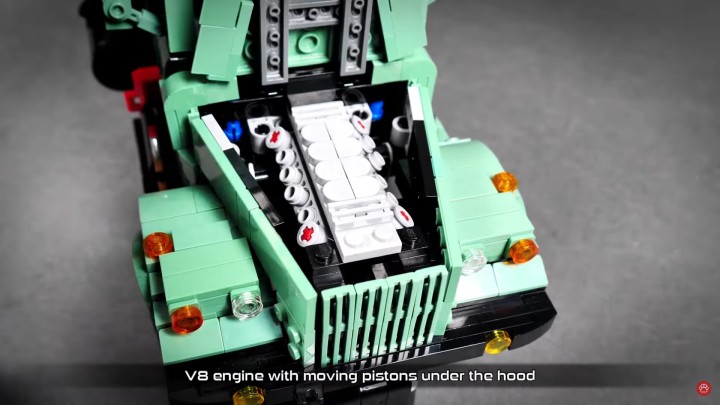 Model ma także odwzorowany silnik V8 z ruchomymi tłokami. Źródło: Sariel's Bricks & Pets - Ten KrAZ-255 z LEGO jest dziełem polskiego konstruktora, pozwoli pobawić się w SnowRunnera także poza domem - wiadomość - 2024-01-24