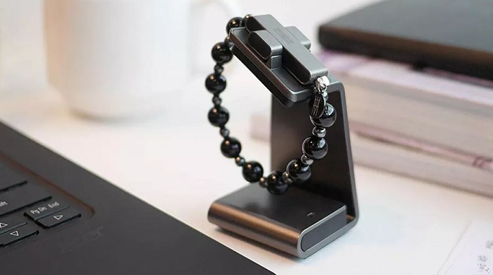 Ładowarka. Naprawdę przyzwoity dizajn. / Wersja dla purystów językowych: naprawdę przyzwoite wzornictwo.