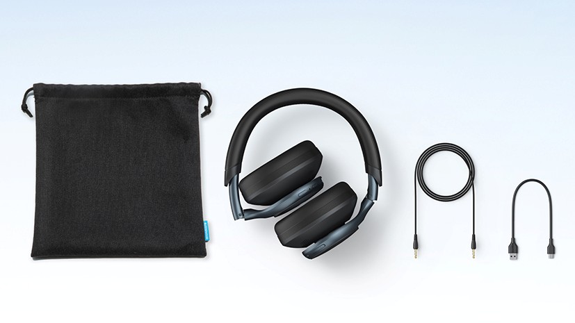 W zestawie znajdziemy wszystko, co potrzebne. Źródło: Anker: materiały promocyjne - „To najlepsze słuchawki z redukcją szumów, jakich kiedykolwiek używałem w tej cenie!”. Przedświąteczna promocja Amazona zachęca do zakupu tego zestawu - wiadomość - 2024-12-19
