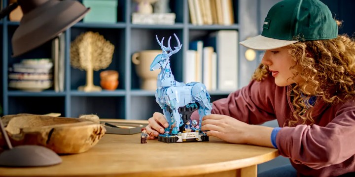 Źródło: LEGO; materiały promocyjne - Media Expert rzuciło expecto patronum i wyczarowało imponującą promocję na zestaw LEGO Harry Potter. W takiej cenie nie ma sensu czekać na Black Friday - wiadomość - 2024-11-20