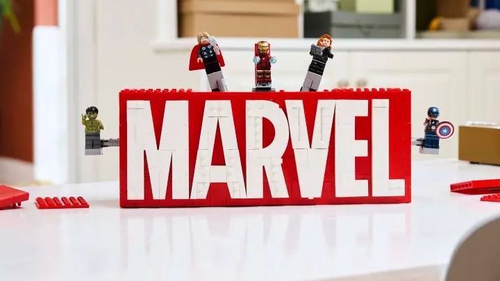 Źródło: LEGO; materiały promocyjne - „Jeden z najfajniejszych zestawów Marvela„ może być Twój prawie 50% taniej! Obok tej spektakularnej oferty na Amazonie nie przejdziesz obojętnie - wiadomość - 2025-07-17