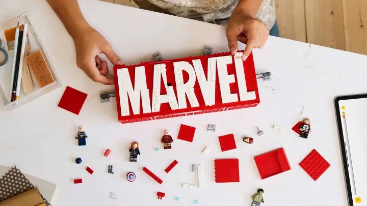 Źródło: LEGO; materiały promocyjne - „Jeden z najfajniejszych zestawów Marvela„ może być Twój prawie 50% taniej! Obok tej spektakularnej oferty na Amazonie nie przejdziesz obojętnie - wiadomość - 2025-07-17