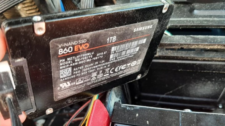 Gracz znalazł na śmietniku gamingowy komputer - ilustracja #2