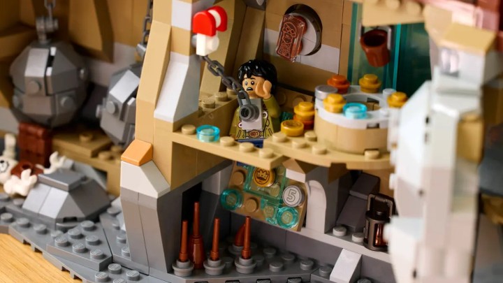 Projektanci odtworzyli działanie wielu pułapek z filmu. Źródło: LEGO - Kolejna ikona kina lat 80. doczekała się zestawu LEGO. Z klocków zbudujecie teraz imponujący okręt z Goonies - wiadomość - 2025-10-27