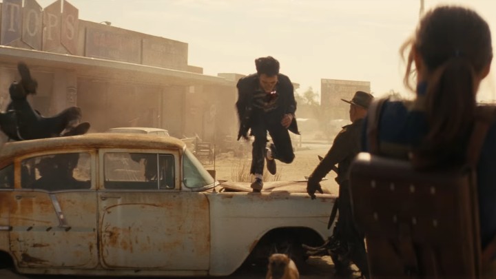 Postrzępiony ubiór, blada cera... Mocno podejrzane. Źródło: IGN, YouTube - W 2. sezonie Fallouta pojawi się jedna z najciekawszych małych frakcji z gry. Gracze boją się jednak o los gangu fanów Elvisa - wiadomość - 2025-08-21