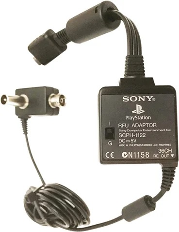 Skorzystanie z wejścia koncentrycznego w telewizorze to najgorszy sposób na podłączenie PlayStation 2 do współczesnego TV. Źródło: CeX (UK).