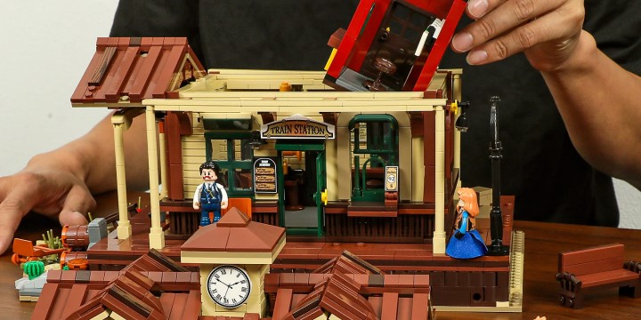 Źródło: Funwhole; materiały promocyjne - Dworzec kolejowy konkurenta LEGO sprawił, że jesień upłynie mi pod znakiem Dzikiego Zachodu. To idealne uzupełnienie premiery Red Dead Redemption na PC - wiadomość - 2024-10-11