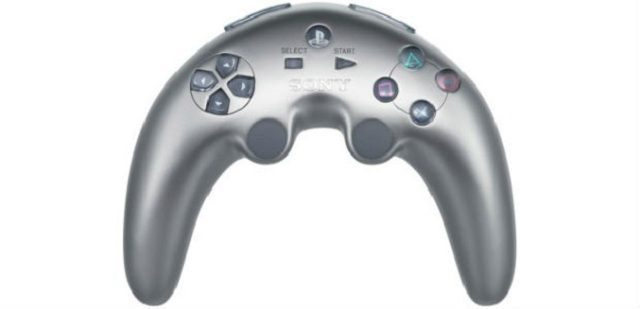 Tak kiedyś miał wyglądać pad do PlayStation 3, ale zrezygnowano z niego ze względu na dużą krytykę - Firma Sony zrezygnuje z Dual Shocków w konsoli następnej generacji? - wiadomość - 2013-01-20