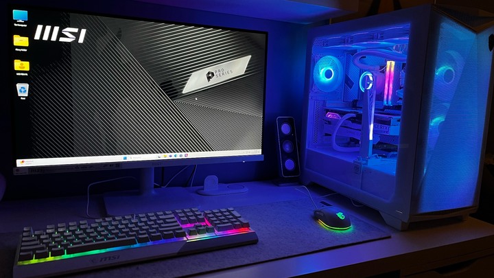 Źródło: fotografia własna. - Pecet MSI, który ozdobi każdy pokój i pociągnie wszystko na ultra. Test komputera PC z serii MSI Ultimate - wiadomość - 2024-09-27