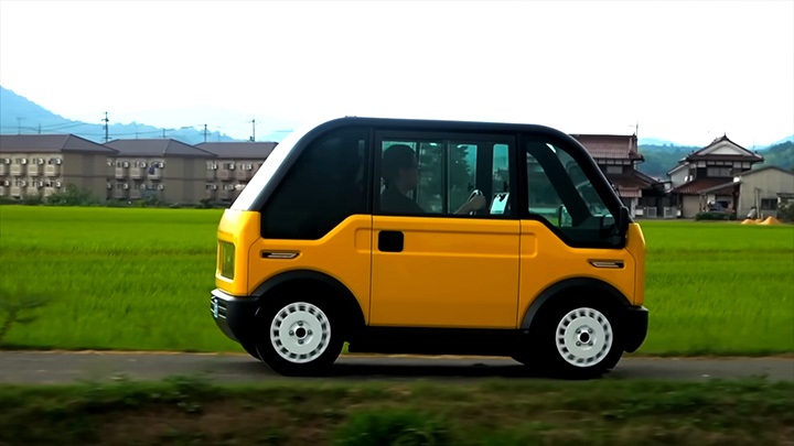 Ten jednoosobowy samochód to idealny pojazd do jazdy po terenach zabudowanych? - ilustracja #2