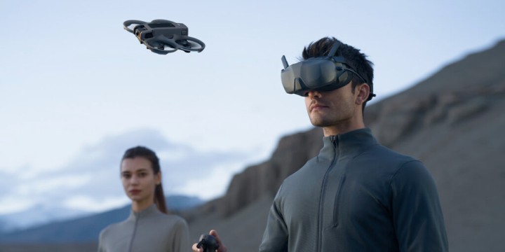 Niewielkie maszyny mogą łatwiej i taniej dostać się w trudne miejsca. Źródło: DJI - Rój dronów będzie kontrolować fabrykę TSMC w Arizonie, firma szuka dostawcy bezzałogowców - wiadomość - 2025-07-21