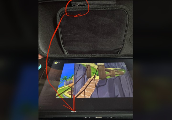 Etui Spigen ma wewnątrz zamek błyskawiczny z metalowymi elementami. Źródło: whatthejeebus, Reddit - Gracz kupił etui do Switcha 2, którego zamek porysował ekran - a producent zamiast przeprosić, tłumaczy się w sposób, który trudno wziąć na serio - wiadomość - 2025-06-23