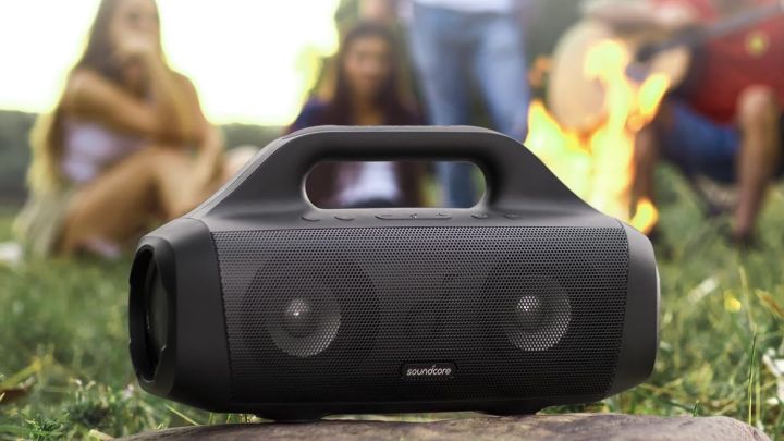 Źródło fot.: Soundcore. - „Zbierałem szczękę z podłogi”. Ten głośnik brzmi jak „kino domowe 800 W”, a teraz jest tańszy o 40% na Amazonie - wiadomość - 2026-03-23