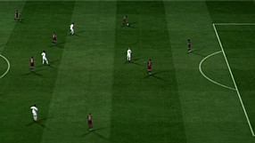 FIFA 11 Jak wprowadzać piłkę do gry? - Krótkie podanie