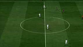 FIFA 11 Jak podawać? – Długie podanie