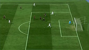 FIFA 11 Sytuacja „1 na 1” – Ściągnij na siebie uwagę bramkarza i podaj
