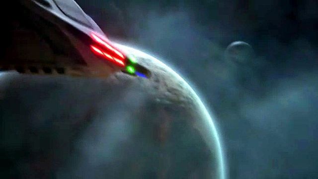 [0:37] W Star Trek: Voyager - Across the Unknown pojawił się kultowy mały Delta Flyer, który po raz pierwszy zobaczyliśmy w telewizji w 1998 roku