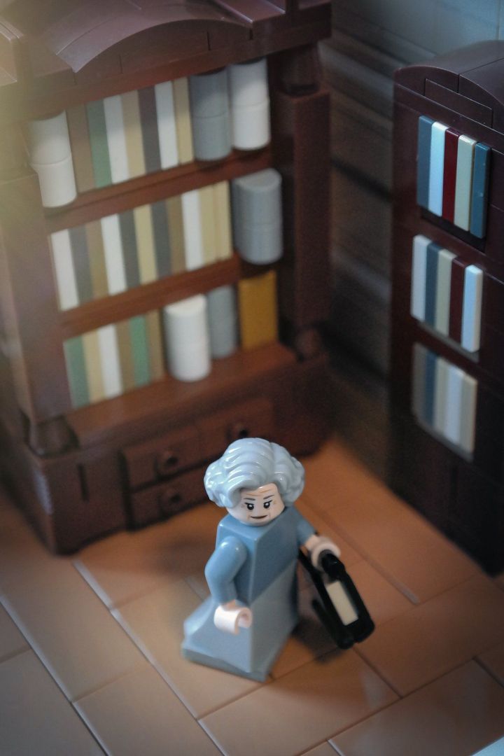 LEGO zaprezentowało figurkę Wisławy Szymborskiej świętując Dzień Poezji - ilustracja #3