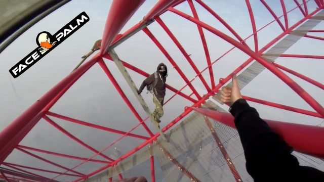 Facepalm - kosmita, super-bohater i Dark Souls