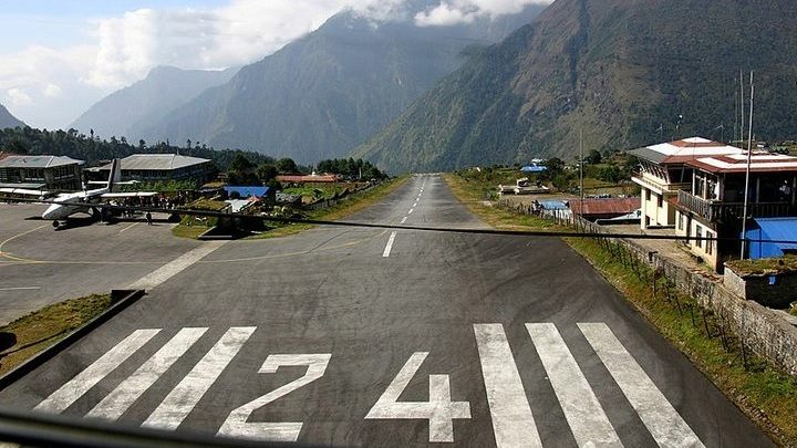 Here's what the runway looks like from the opposite side. - 5 Things to Do in Microsoft Flight Simulator 2020 - dokument - 2020-02-07