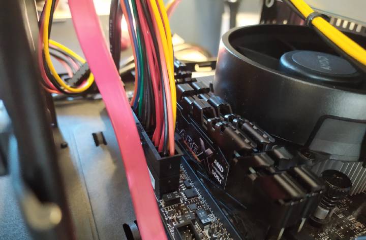 Inner components of our beast, just before they got enclosed in a PC case – we will soon find out what this little monster can handle. - We’ve launched The Witcher 3 on a cheap PC with an integrated video card - dokument - 2019-09-04