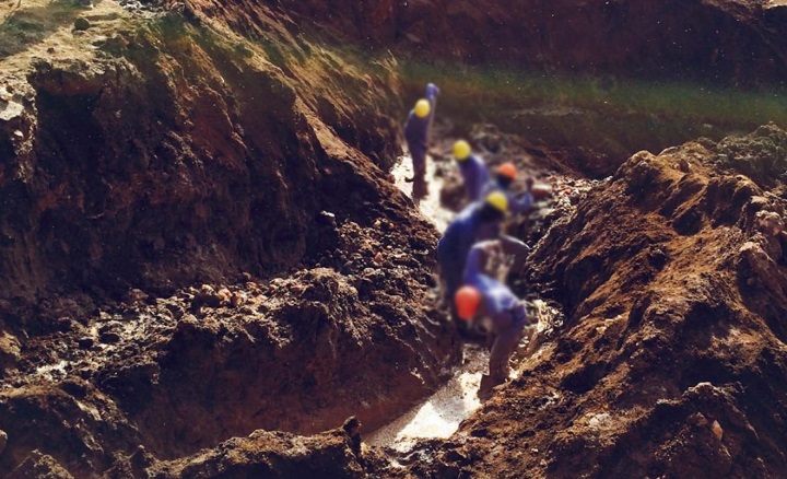 Tantalum extraction in the DRC is still unmechanized (photo from 2015). - The PlayStation War – Sony and the Bloody War in Africa - dokument - 2019-09-25