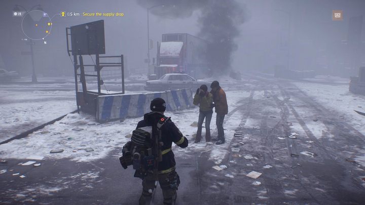 The occasional ordinary passers by increase the authenticity of the post-apo city. - The Division's Depiction of Epidemic is Way Too Real - dokument - 2020-04-11