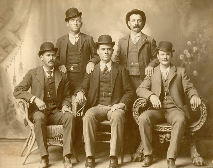 Fashion is a passion! Some of the most famous bandits of the Wild West. Butch Cassidy sits on the right, while Sundance Kid is on the left. These are, of course, the nicknames of known gunfighters. - Was Wild West That Wild? - Red Dead Redemption 2 vs the Facts and Reality - dokument - 2019-11-04