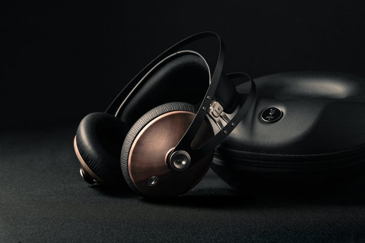 Nice headphones, but they may be completely useless to me. - Left Behind by Technology - Players Who Can Only Hear in Mono - dokument - 2021-01-18