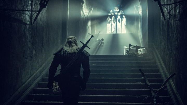 At the foot of these Vizimian stairs, Geralt, still in the same episode, utters his famous phrase, one of the funniest in the whole series: "F*ck." - The Witcher from Netflix vs The Witcher 3 – We Compare Sapkowski's Adaptations - dokument - 2020-01-07