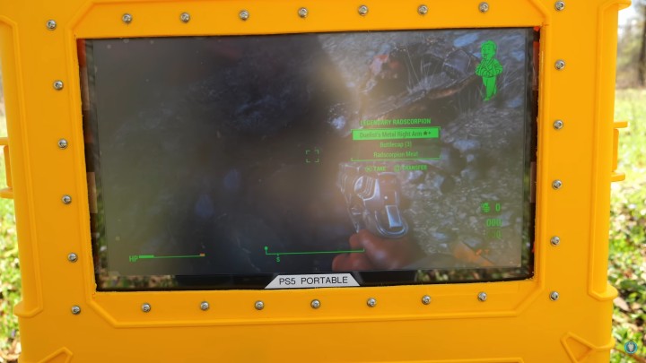 Fallout 4 uruchomiony na przenośnym PS5. Źródło: Quiet Nerd, YouTube - Oto przenośne PS5 z wbudowanym ekranem i własnym zasilaniem, skonstruowane przez youtubera - wiadomość - 2024-05-09