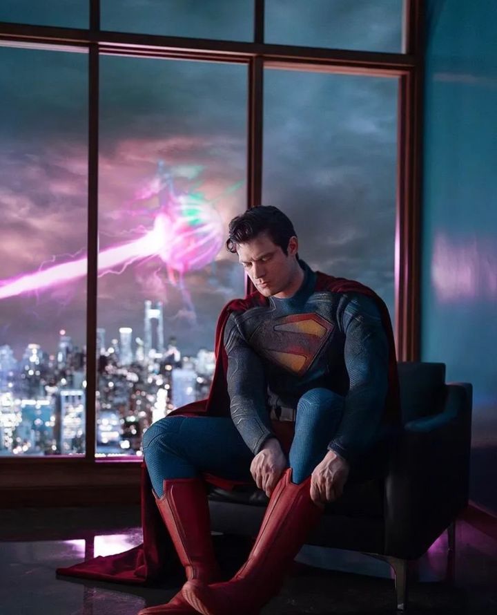 Superman, James Gunn, DC, 2025 - Tak wygląda Superman David Corensweta. James Gunn opublikował pierwsze oficjalne zdjęcie Clarka Kenta w kostiumie superbohatera - wiadomość - 2024-05-07