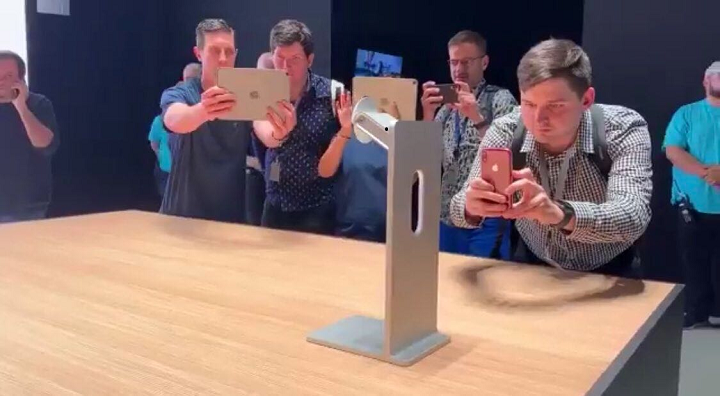 YouTube Videos Ridiculing the $999 Apple Stand Disappear from Internet - picture #3