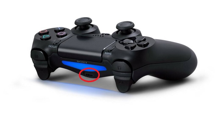 DualShock 4 posiada gniazdo micro USB. Źródło: Sony Interactive Entertainment. - Jak podłączyć pada PS4 do PC? Opisujemy krok po kroku i pokazujemy rozwiązania problemów - wiadomość - 2024-06-04