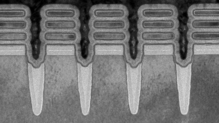 IBM Creates Worlds First 2nm Chip - picture #1