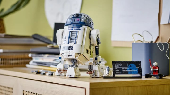 Materiały promocyjne, LEGO.pl - 25. rocznicę premiery Mrocznego Widma uczczę zestawem LEGO Star Wars R2-D2. Model kultowego droida jest teraz tańszy niż mleko Banthy - wiadomość - 2024-05-04