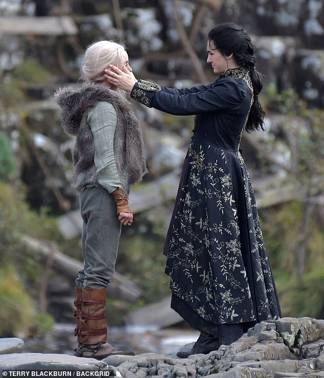 Yennefer and Ciri Together on Set of The Witcher S2 - picture #4