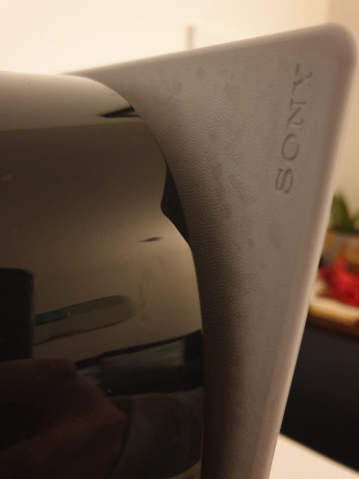Dirty Spots Are Definitely Not The Black PS5 Users Hoped For - picture #2