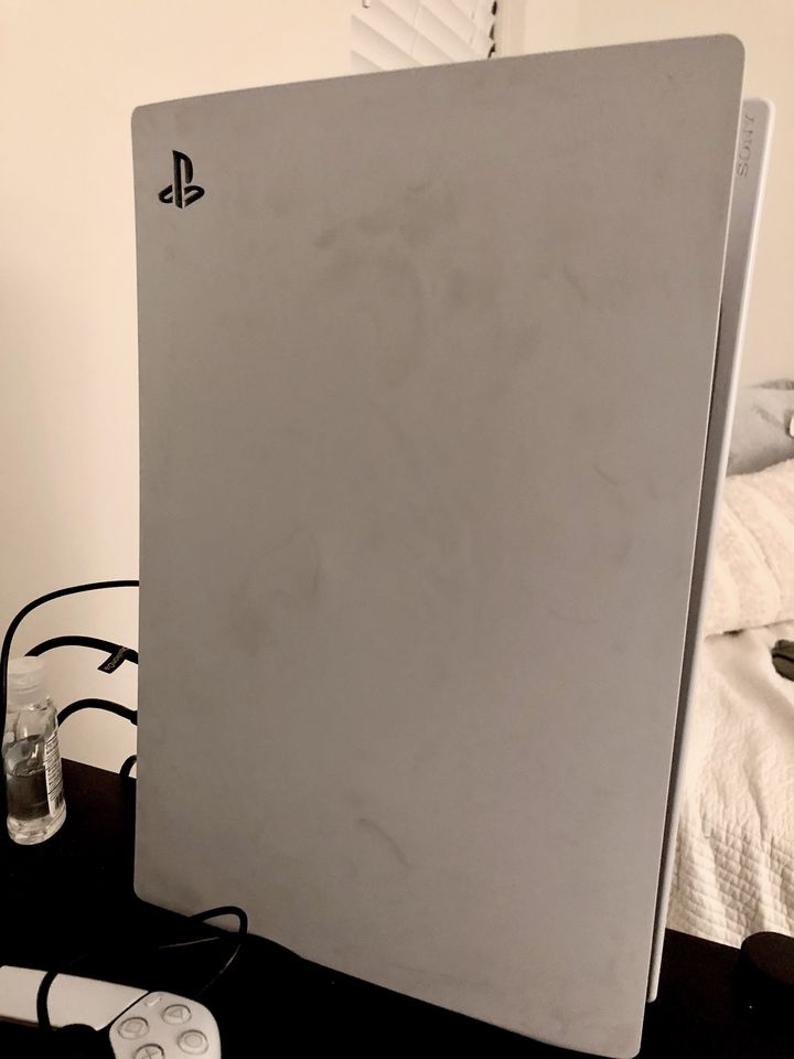 Dirty Spots Are Definitely Not The Black PS5 Users Hoped For - picture #3