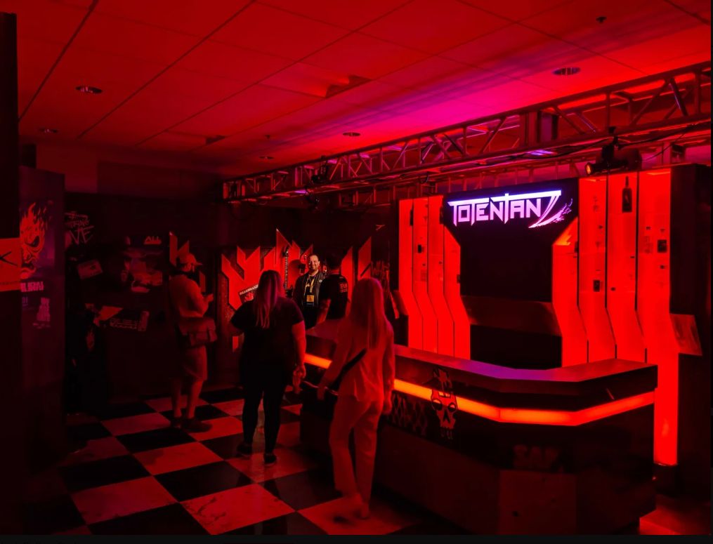 Cyberpunk 2077s E3 2019 Booth Looks Like a Futuristic Bar - picture #4