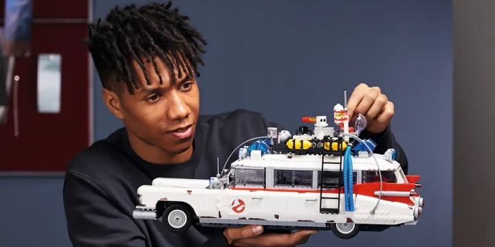 Źródło: LEGO; materiały promocyjne - Jeden z najlepszych zestawów LEGO w potwornie niskiej cenie na Amazon! Liczący 2352 elementy ECTO-1 Pogromców duchów to pojazd, który po prostu trzeba mieć - wiadomość - 2024-06-20