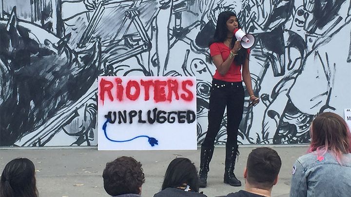 Sexism at Riot Games, 150 Employees Protest in the Streets - picture #1