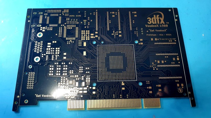 Gotowy projekt płytki PCB karty graficznej, jeszcze bez zamontowanych podzespołów. Źródło: Oscar Barea, X - Entuzjasta buduje niestandardową kartę graficzną na archaicznym GPU 3dfx, z portami DVI i HDMI - wiadomość - 2024-04-19